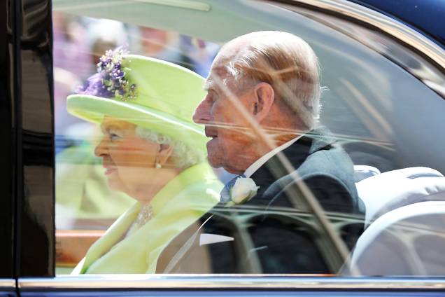 Rainha Elizabeth II e o príncipe Phillip são os penúltimos a chegar na Capela de São Jorge - 19/05/2018 Rainha Elizabeth II e o príncipe Phillip são os penúltimos a chegar na Capela de São Jorge - 19/05/2018
