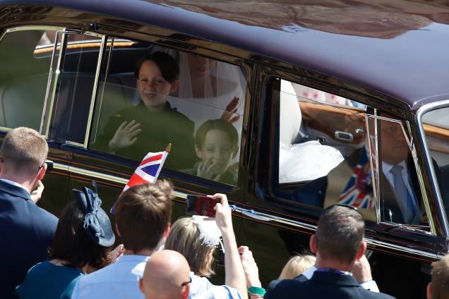Os pajens John e Brian Mulroney acompanham Meghan Markle antes da cerimônia de casamento - 19/05/2018 Os pajens John e Brian Mulroney acompanham Meghan Markle antes da cerimônia de casamento - 19/05/2018