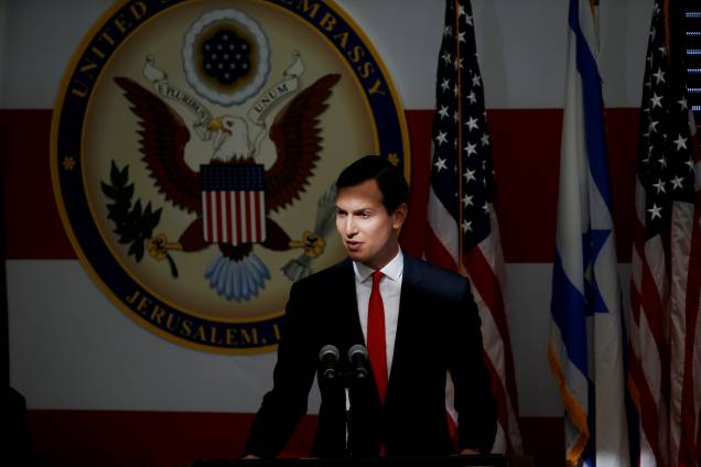 O assessor sênior da Casa Branca, Jared Kushner, discursa durante a cerimônia de inauguração da nova embaixada dos EUA em Jerusalém - 14/05/2018 O assessor sênior da Casa Branca, Jared Kushner, discursa durante a cerimônia de inauguração da nova embaixada dos EUA em Jerusalém - 14/05/2018