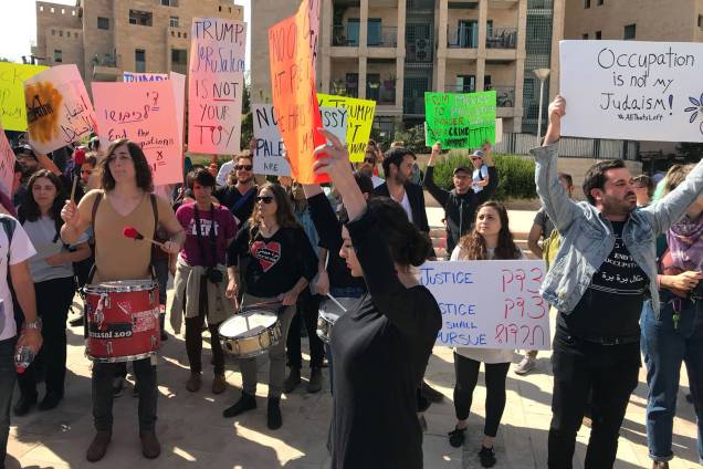 Israelenses e palestinos contra e a favor da abertura da embaixada americana em Jerusalém se manifestam, na Cidade Santa - 14/05/2018 Israelenses e palestinos contra e a favor da abertura da embaixada americana em Jerusalém se manifestam, na Cidade Santa - 14/05/2018