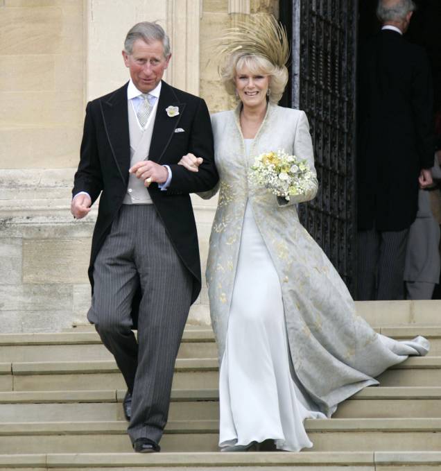Vestido usado por Camilla Parker-Bowles em seu casamento com o príncipe Charles, em 2005 Vestido usado por Camilla Parker-Bowles em seu casamento com o príncipe Charles, em 2005