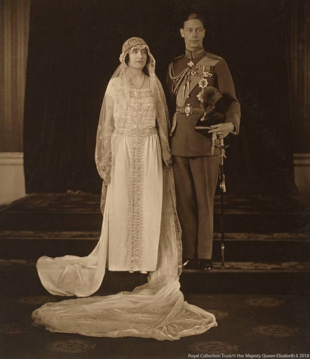 Lady Elizabeth Bowes-Lyon em seu casamento com o duque de York (mais tarde rei George VI) em 1923 Lady Elizabeth Bowes-Lyon em seu casamento com o duque de York (mais tarde rei George VI) em 1923