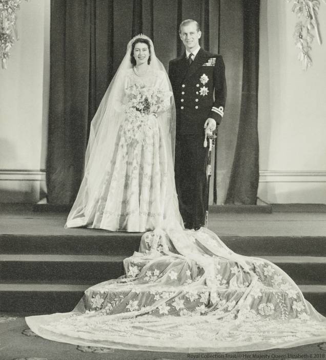 A futura rainha Elizabeth II em seu casamento com o príncipe Philip, em 1947 A futura rainha Elizabeth II em seu casamento com o príncipe Philip, em 1947