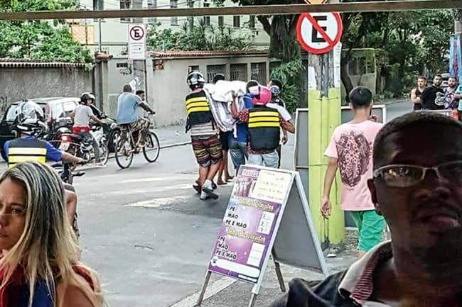 Um tiroteio por dia Um tiroteio por dia