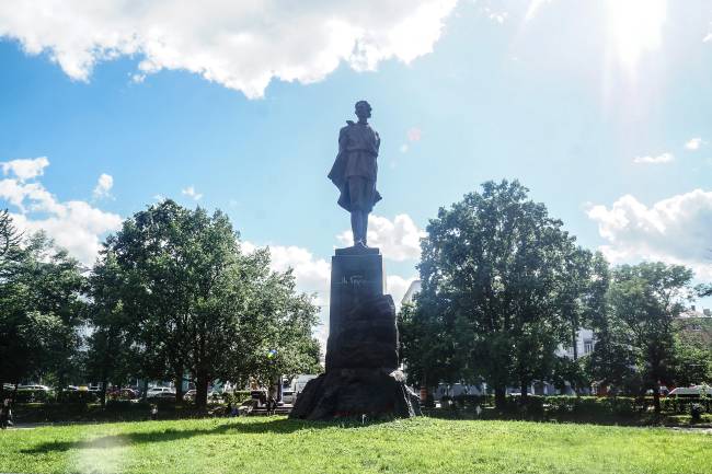 2. Estátua do escritor Máximo Górki, em Níjni Novgorod