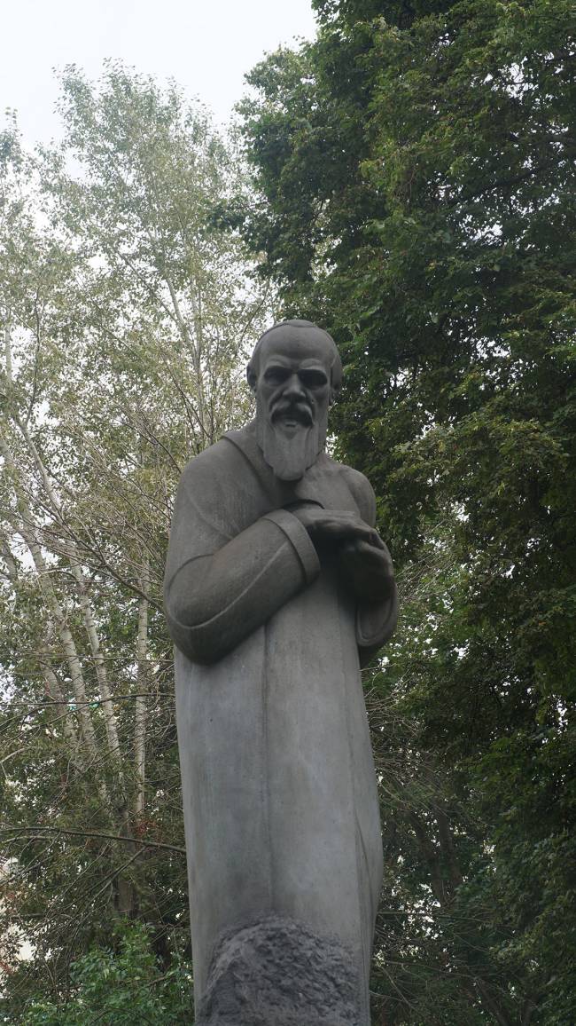 3. Estatua de Dostoiévski 3. Estatua de Dostoiévski