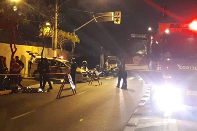 Motorista atropela e mata mãe com dois filhos que atravessavam na faixa de pedestres
