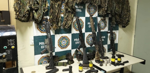 Polícia prende três pessoas tentando recuperar fuzis no Rio Polícia prende três pessoas tentando recuperar fuzis no Rio