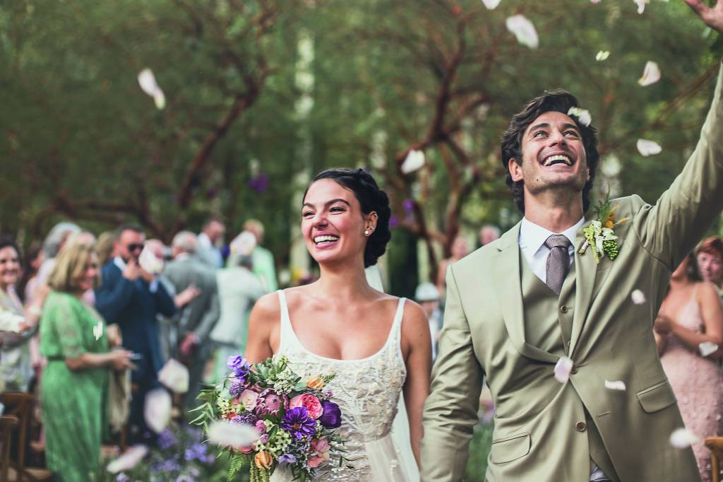 Os votos que fizeram Isis Valverde se desmanchar em lágrimas no altar