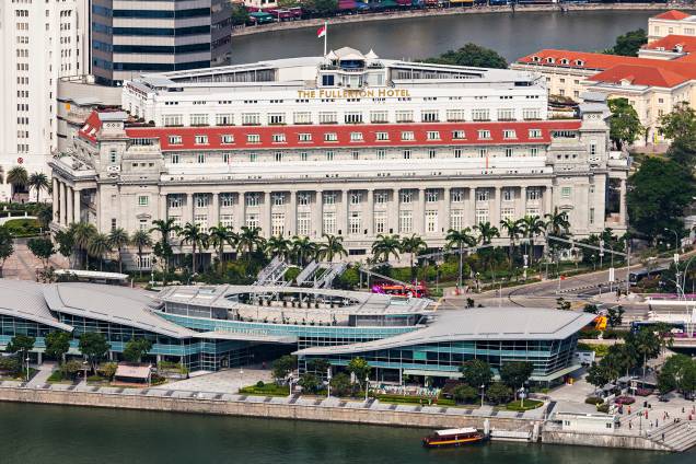 Hotel Fullerton localizado próximo ao rio Singapura Hotel Fullerton localizado próximo ao rio Singapura