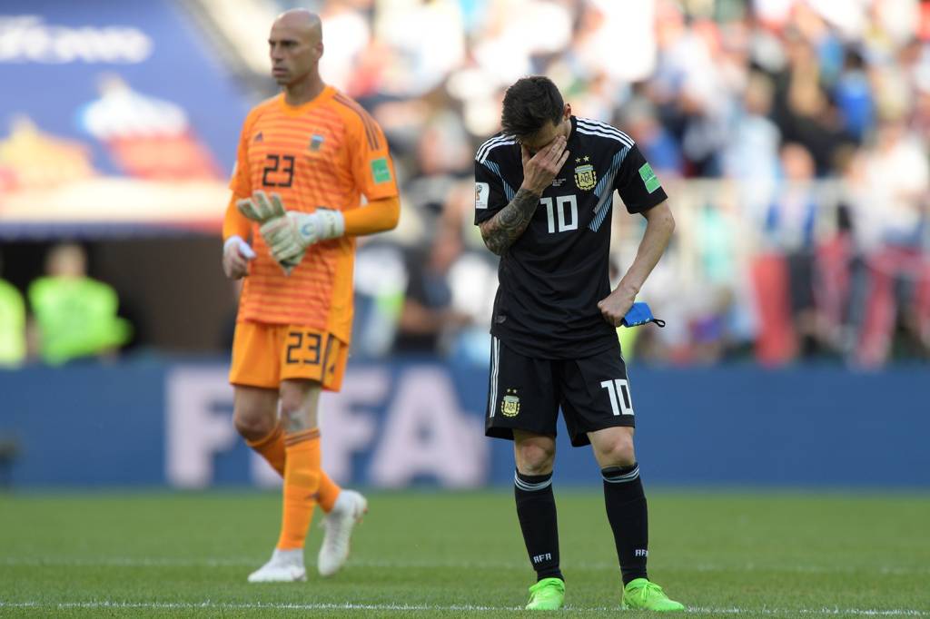 Giro da Copa: Messi perde pênalti e Argentina empata na estreia