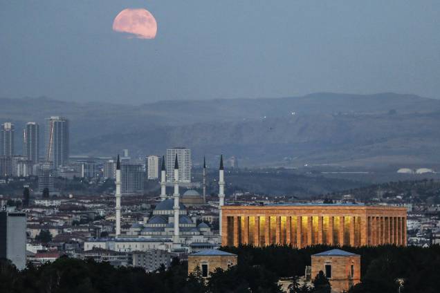 O fenômeno Lua de Sangue é visto em Ancara, na Turquia - 27/07/2018 O fenômeno Lua de Sangue é visto em Ancara, na Turquia - 27/07/2018
