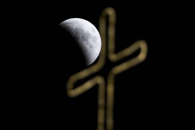 Eclipse lunar é vista sobre o céu de Jerusalém - 27/07/2018 Eclipse lunar é vista sobre o céu de Jerusalém - 27/07/2018
