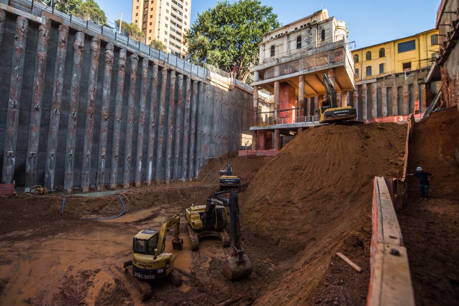 Escavação abaixo da Capela de Santa Luzia, no Hospital Matarazzo, que será transformado no complexo Cidade Matarazzo