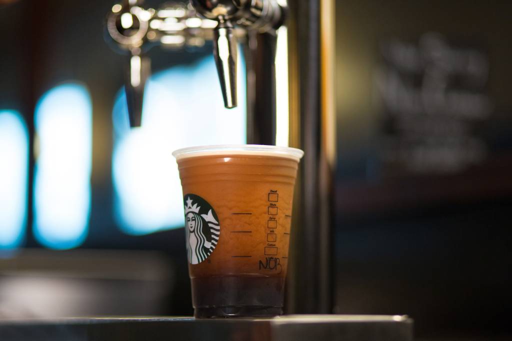 Café com infusão fria de nitrogênio do Starbucks Café com infusão fria de nitrogênio do Starbucks