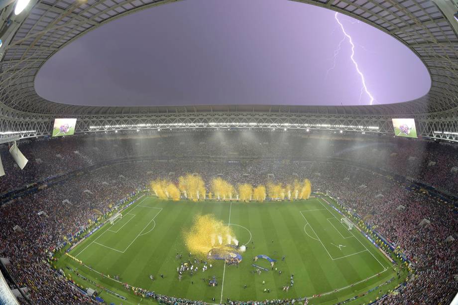 Visão geral do estádio Luzhniki durante a chuva que caiu na comemoração francesa do bicampeonato mundial - 15/07/2018