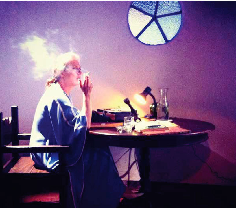 Livro traz fotos inéditas e conversa de Hilda Hilst com mortos