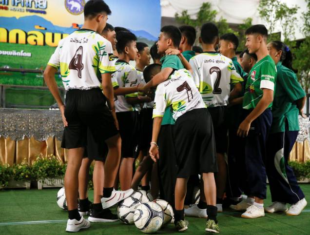 Os 12 adolescentes do time mais seu treinador se perderam nas cavernas de Tham Luang, norte da Tailândia, em 23/6, em meio às chuvas de monção no sudeste asiático. - 18/07/2018 Os 12 adolescentes do time mais seu treinador se perderam nas cavernas de Tham Luang, norte da Tailândia, em 23/6, em meio às chuvas de monção no sudeste asiático. - 18/07/2018