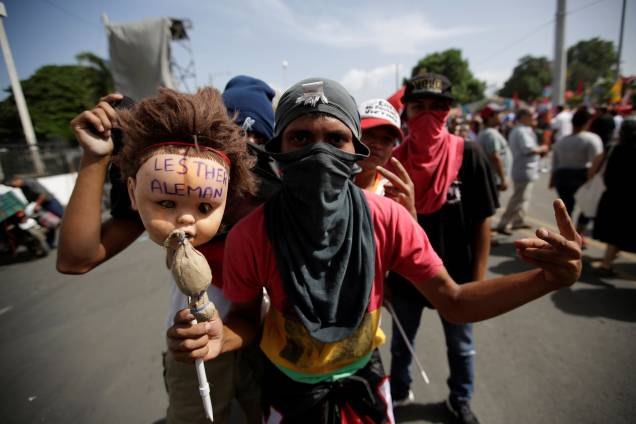 Apoiadores do presidente da Nicarágua, Daniel Ortega, participam de evento que marca o 39º aniversário da vitória sandinista sobre o presidente Somoza em Manágua, na Nicarágua - 19/07/2018 Apoiadores do presidente da Nicarágua, Daniel Ortega, participam de evento que marca o 39º aniversário da vitória sandinista sobre o presidente Somoza em Manágua, na Nicarágua - 19/07/2018