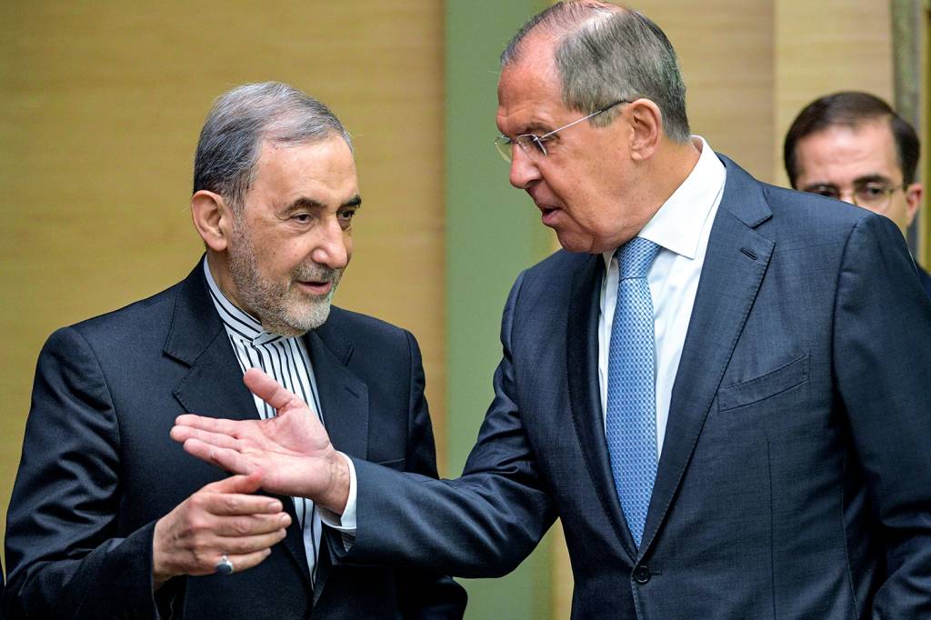 Com a polícia alheia