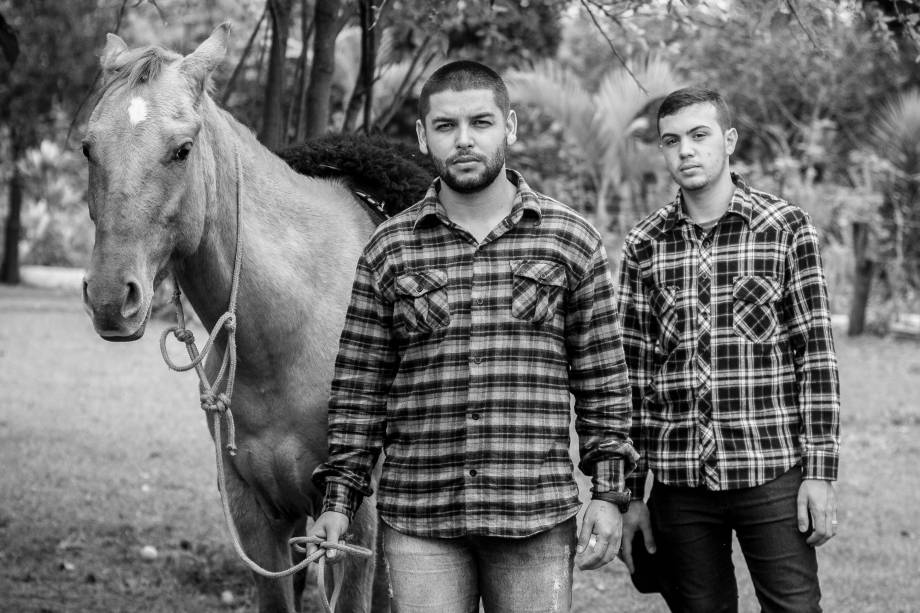 O casal Luiz Felipe Souza Machado do Prado e Carlos Eduardo Araújo Silva ficou conhecido após pedido de casamento durante show da cantora americana Shania Twain na Festa do Peão de Barretos