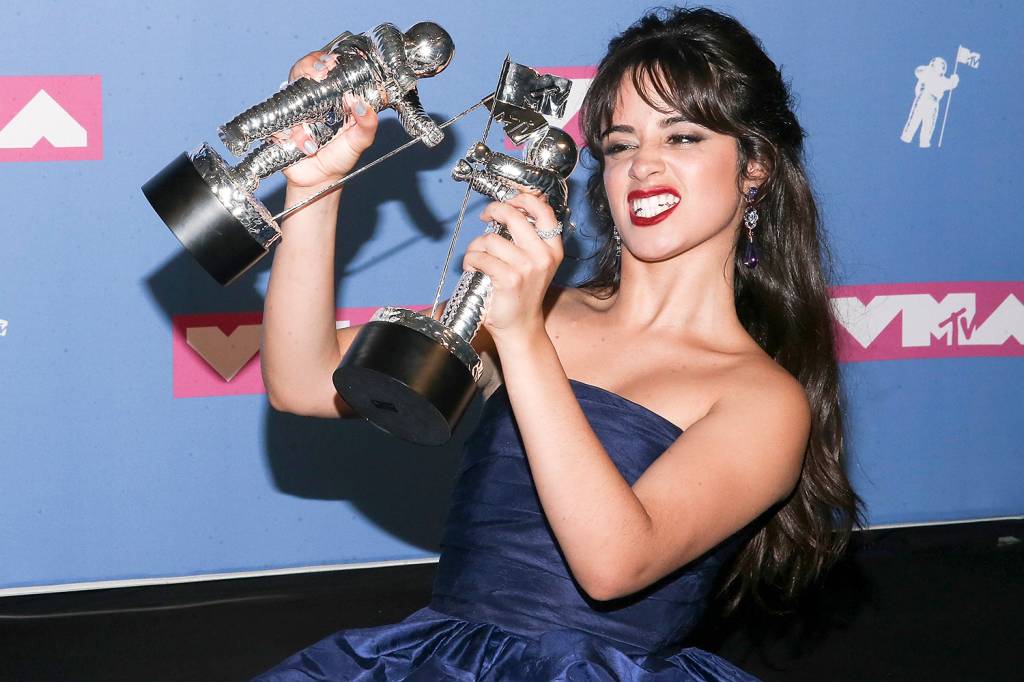 Ex-Fifth Harmony Camila Cabello vence Bruno Mars e Drake no VMA 2018