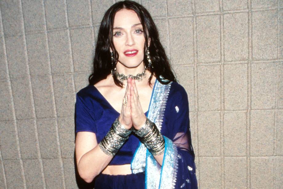 Madonna posa para foto durante o VH1 Fashion Awards, realizado no Madison Square Garden, em Nova York - 23/10/1998