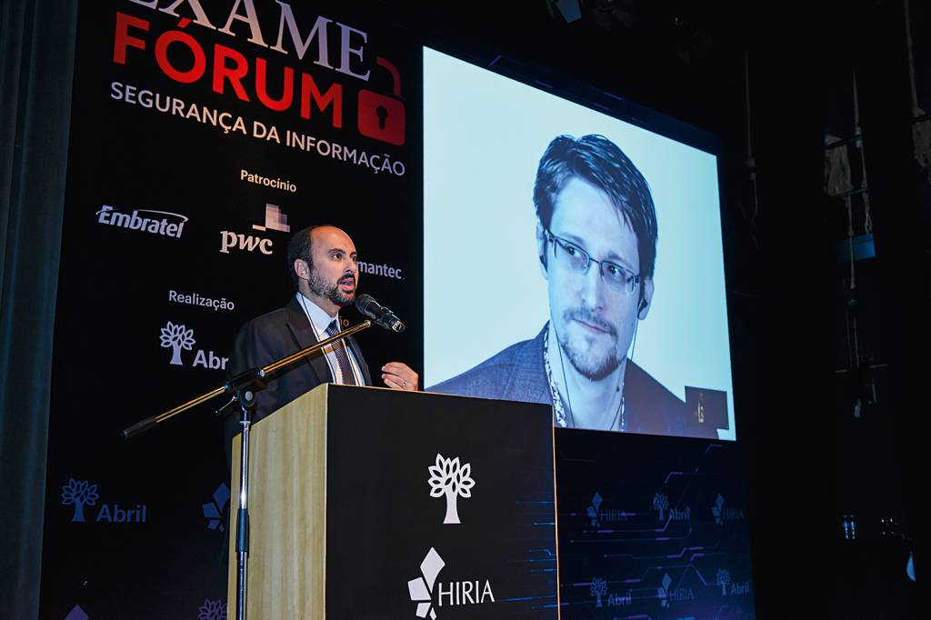 Terra de ninguém – Edward Snowden Terra de ninguém – Edward Snowden