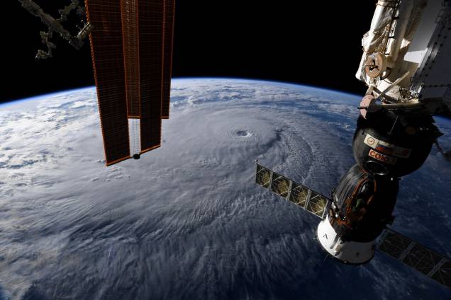 Foto tirada da Estação Espacial Internacional pelo astronauta Ricky Arnold mostra a aproximação do furacão Lane sobre o Havaí - 22/08/2018 Foto tirada da Estação Espacial Internacional pelo astronauta Ricky Arnold mostra a aproximação do furacão Lane sobre o Havaí - 22/08/2018