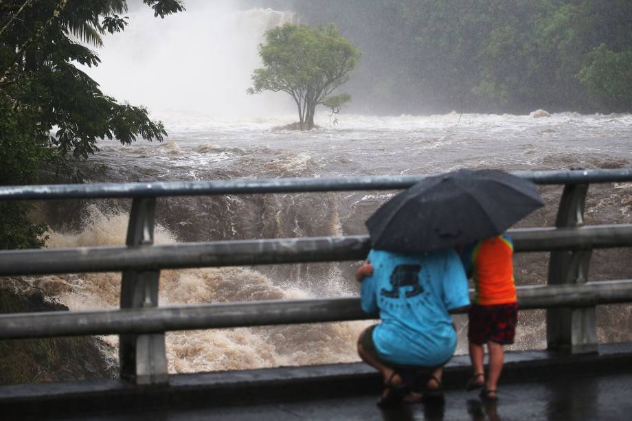 Enchentes atingem a região de Hilo, no Havaí, durante a passagem do furacão Lane - 23/08/2018