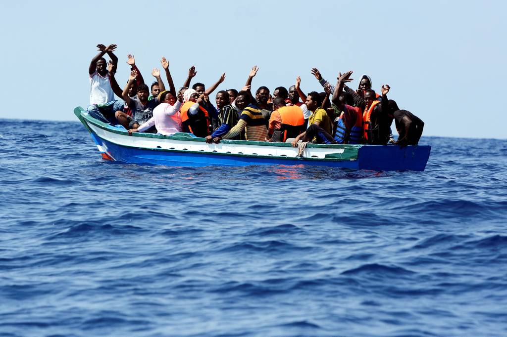 Naufrágio de barco de migrantes na Líbia deixa 150 desaparecidos