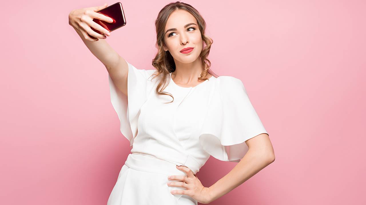 Mulher tirando selfie