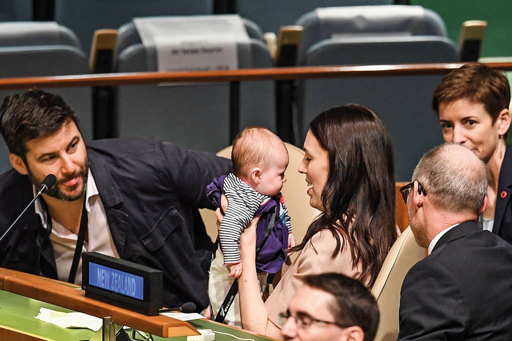 Uma premiê multitarefa