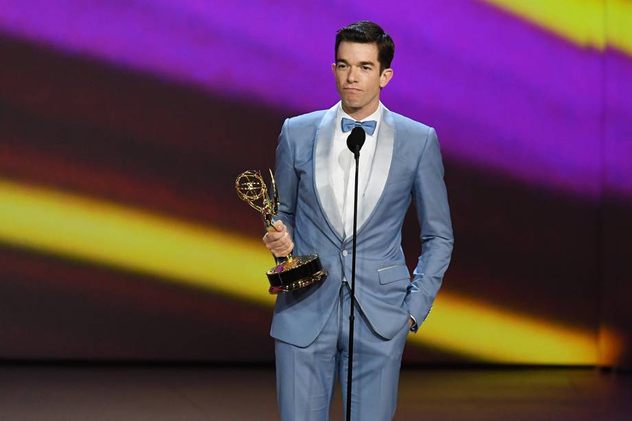 John Mulaney vence na categoria de Melhor roteiro de especial de variedades, durante o Emmy Awards - 17/09/2018