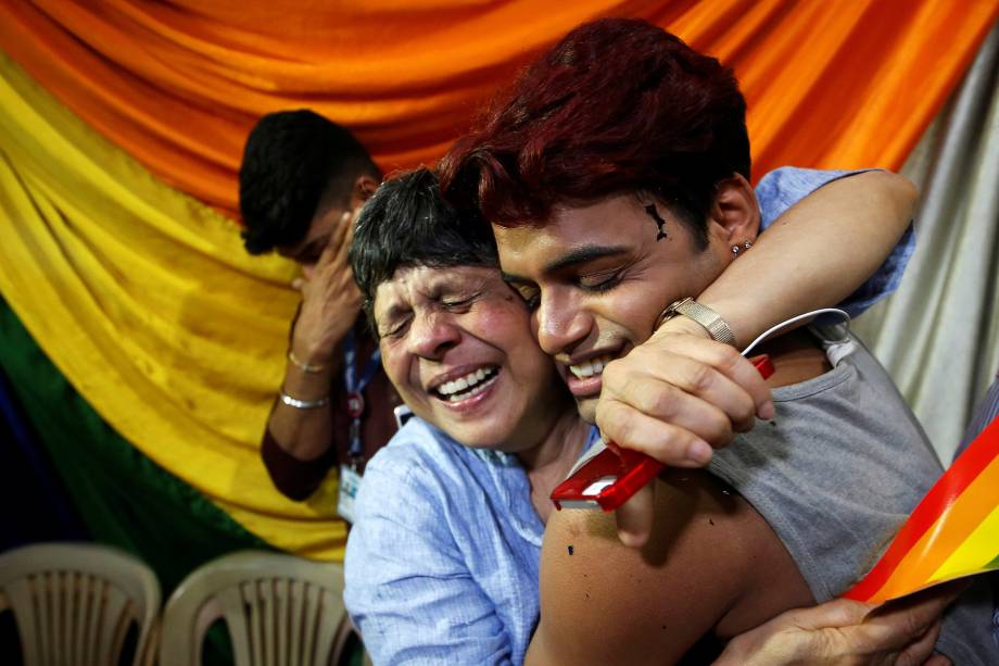 Ativistas da comunidade LGBT se reúnem em uma ONG em Mumbai para comemorar a decisão da Suprema Corte da Índia que descriminaliza as relações homossexuais - 06/09/2018