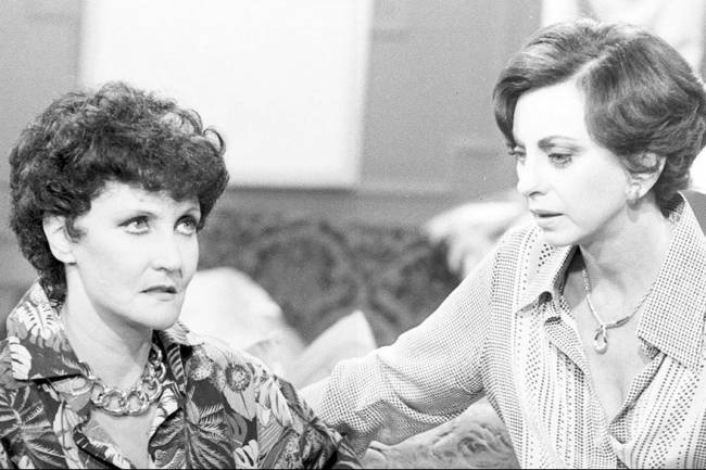 Monah Delacy e Beatriz Segall em ‘Pai Herói’ Monah Delacy e Beatriz Segall em 'Pai Herói'