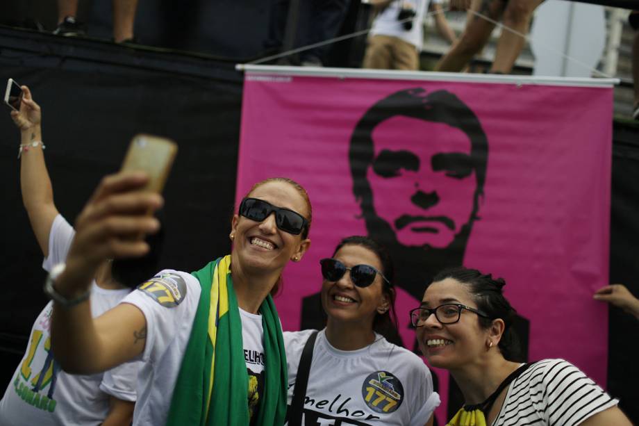 Apoiadores de Jair Bolsonaro realizam ato na praia de Copacabana no Rio de Janeiro - 29/09/2018
