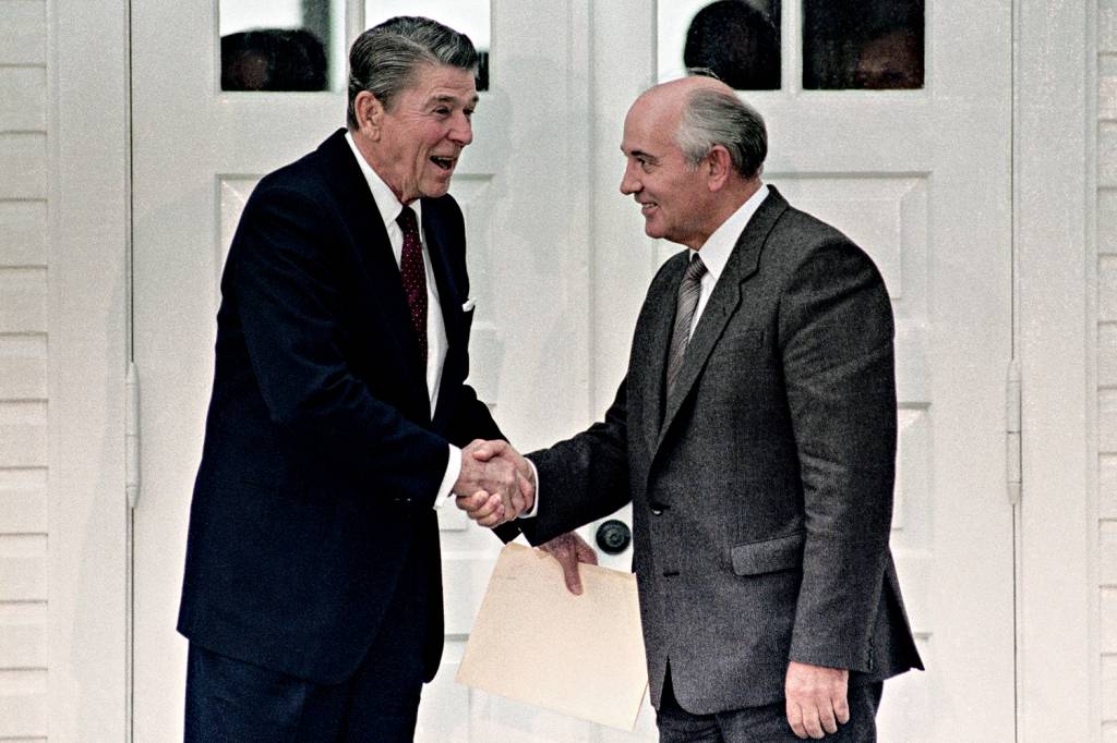 Mikhail Gorbachev e Ronald Reagan Mikhail Gorbachev e Ronald Reagan