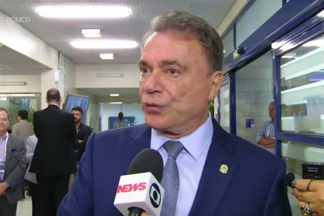 Alvaro Dias (Podemos), candidato à Presidência da República, chega aos estúdios da TV Globo para participar de debate presidencial - 04/10/2018 Alvaro Dias (Podemos), candidato à Presidência da República, chega aos estúdios da TV Globo para participar de debate presidencial - 04/10/2018