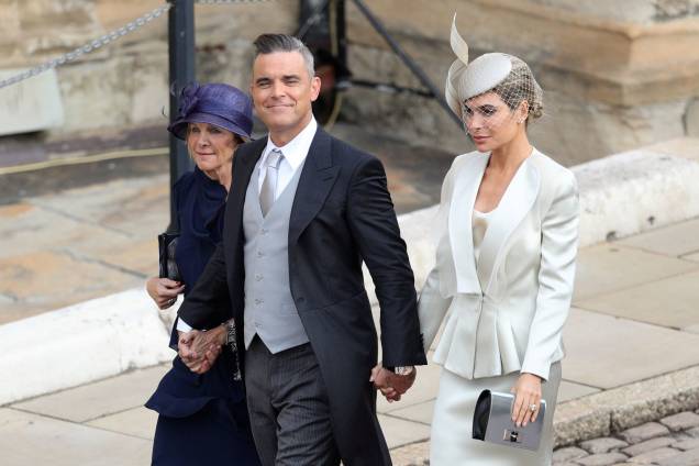 Robbie Williams e Ayda Field chegam para o casamento da Princesa Eugenie com Jack Brooksbank na Capela de São Jorge em Windsor - 12/10/2018 Robbie Williams e Ayda Field chegam para o casamento da Princesa Eugenie com Jack Brooksbank na Capela de São Jorge em Windsor - 12/10/2018