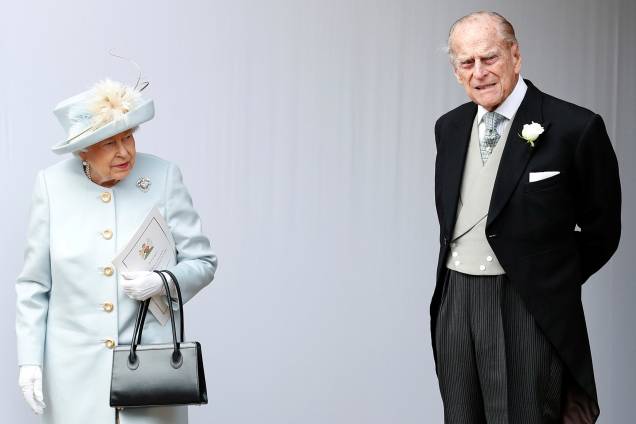 A Rainha Elizabeth e o Príncipe Philip aguardam a chegada da carruagem com a Princesa Eugenie de York e Jack Brooksbank após casamento na Capela de São Jorge, no Castelo de Windsor - 12/10/2018 A Rainha Elizabeth e o Príncipe Philip aguardam a chegada da carruagem com a Princesa Eugenie de York e Jack Brooksbank após casamento na Capela de São Jorge, no Castelo de Windsor - 12/10/2018