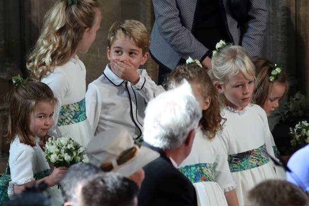 O príncipe George e a princesa Charlotte acompanham o grupo de pajens durante o casamento da princesa Eugenie com Jack Brooksbank na capela de São Jorge no castelo de Windsor - 12/10/2018 O príncipe George e a princesa Charlotte acompanham o grupo de pajens durante o casamento da princesa Eugenie com Jack Brooksbank na capela de São Jorge no castelo de Windsor - 12/10/2018