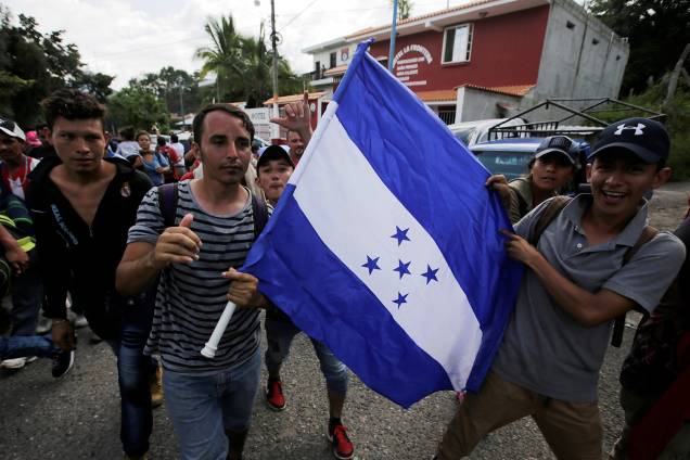 Imigrantes participantes de caravana com destino aos Estados Unidos chegam na fronteira de Honduras com a Guatemala - 15/10/2018 Imigrantes participantes de caravana com destino aos Estados Unidos chegam na fronteira de Honduras com a Guatemala - 15/10/2018
