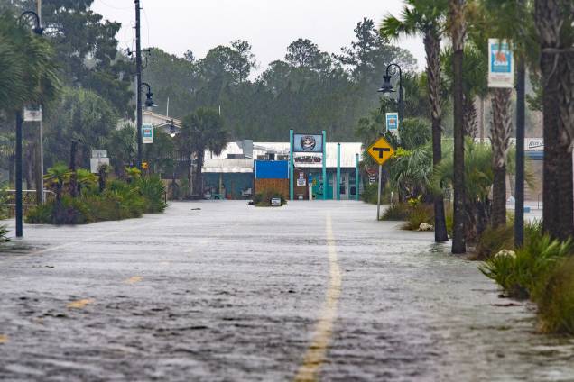 Ruas da cidade de Saint Marks, na Flórida, são vistas alagadas após a passagem do furacão Michael - 10/10/2018 Ruas da cidade de Saint Marks, na Flórida, são vistas alagadas após a passagem do furacão Michael - 10/10/2018