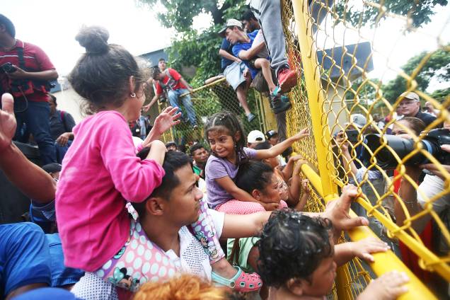 Imigrantes de Honduras em posto de controle entre Guatemala e México - 19/10/2018 Imigrantes de Honduras em posto de controle entre Guatemala e México - 19/10/2018