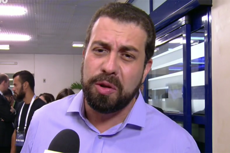 Guilherme Boulos (PSOL), candidato à Presidência da República, chega aos estúdios da TV Globo para participar de debate presidencial - 04/10/2018