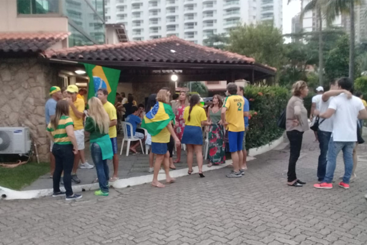 Movimentação nos arredores da residência de Jair Bolsonaro (PSL), no Rio de Janeiro - 28/10/2018