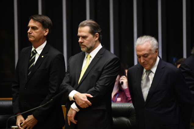 O presidente eleito Jair Bolsonaro, o presidente do STF Dias Toffoli e o presidente do Brasil, Michel Temer, participam de uma cerimônia para celebrar o 30º aniversário da Constituição Federal no Congresso em Brasília - 06/11/2018 O presidente eleito Jair Bolsonaro, o presidente do STF Dias Toffoli e o presidente do Brasil, Michel Temer, participam de uma cerimônia para celebrar o 30º aniversário da Constituição Federal no Congresso em Brasília - 06/11/2018