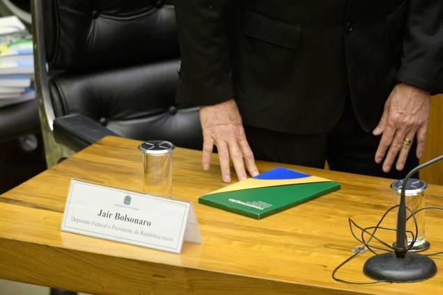 O presidente eleito Jair Bolsonaro participa da cerimônia do 30º aniversário da Constituição Federal no Congresso em Brasília - 06/11/2018 O presidente eleito Jair Bolsonaro participa da cerimônia do 30º aniversário da Constituição Federal no Congresso em Brasília - 06/11/2018