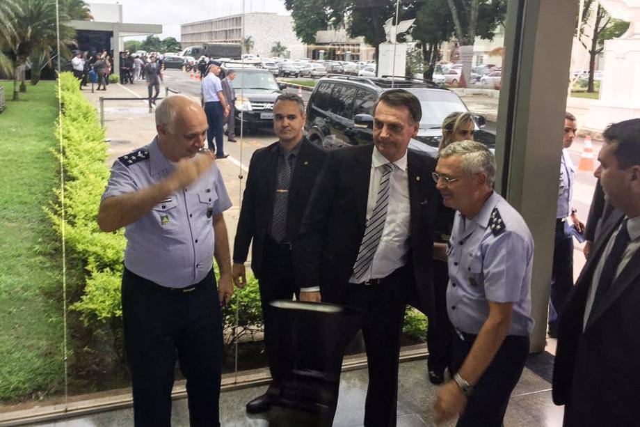 O Presidente eleito Jair Bolsonaro chega ao Comando da Força Aérea Brasileira, em Brasília (DF) - 07/11/2018